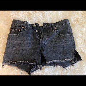 Levi’s 501 button fly black denim shorts sz 28
